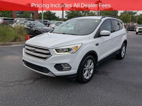 Used 2017 Ford Escape SE w/ Equipment Group 201A FWD image 8
