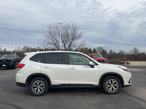 Used 2022 Subaru Forester Premium w/ Popular Package #1 image 3