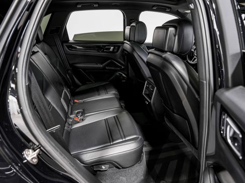 Used 2022 Porsche Cayenne S image 28