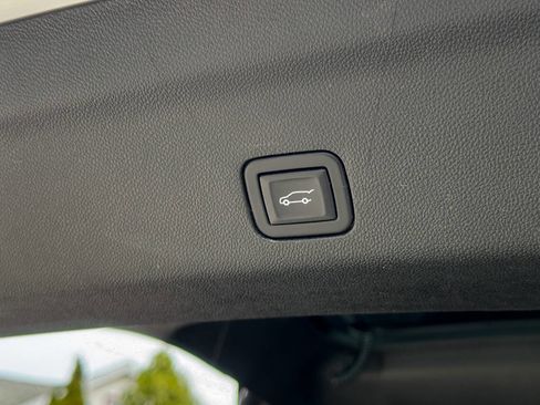 Used 2023 Chevrolet Tahoe High Country AWD/4WD image 18