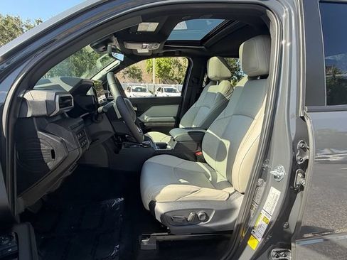 Used 2025 Toyota Tacoma Limited AWD/4WD image 9