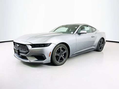 Used 2025 Ford Mustang Premium image 3