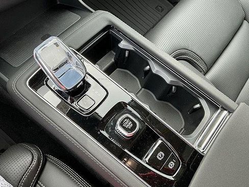 New 2026 Volvo XC90 T8 Ultra w/ Protection Package Premier AWD/4WD image 18