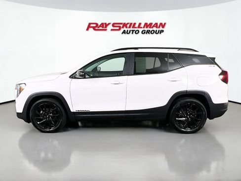 Used 2023 GMC Terrain SLE w/ Driver Convenience Package FWD image 4