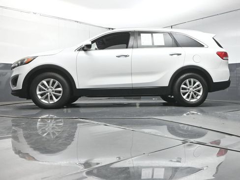 Used 2018 Kia Sorento FWD image 34