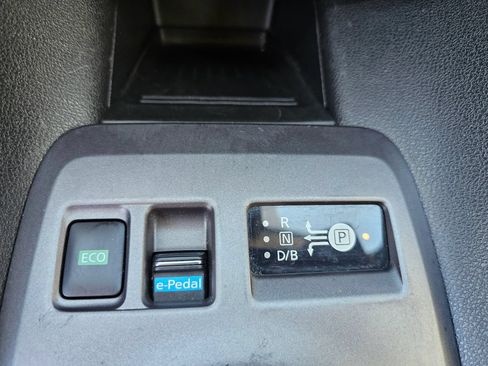 Used 2024 Nissan Leaf S FWD image 14