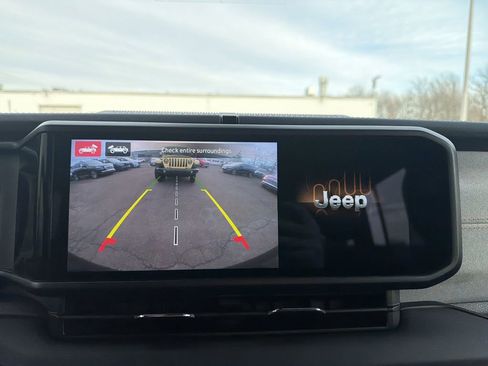 Used 2024 Jeep Wrangler Unlimited Sahara w/ Technology Group image 26