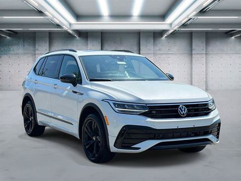 Used 2024 Volkswagen Tiguan SE R-Line AWD/4WD image 2