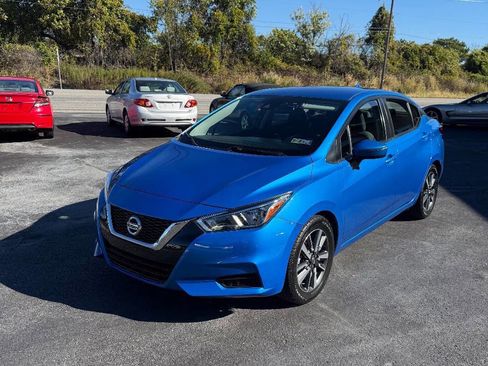 Used 2021 Nissan Versa SV image 3