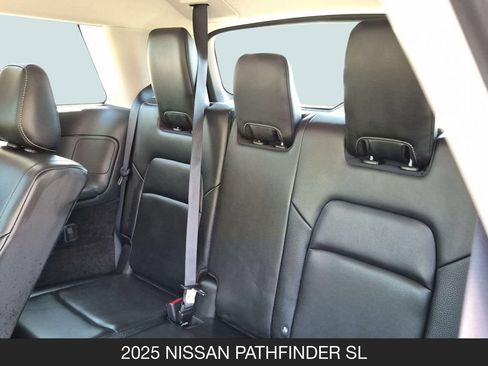 Used 2025 Nissan Pathfinder SL FWD image 27