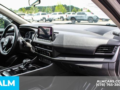 Used 2024 Nissan Rogue S FWD image 23