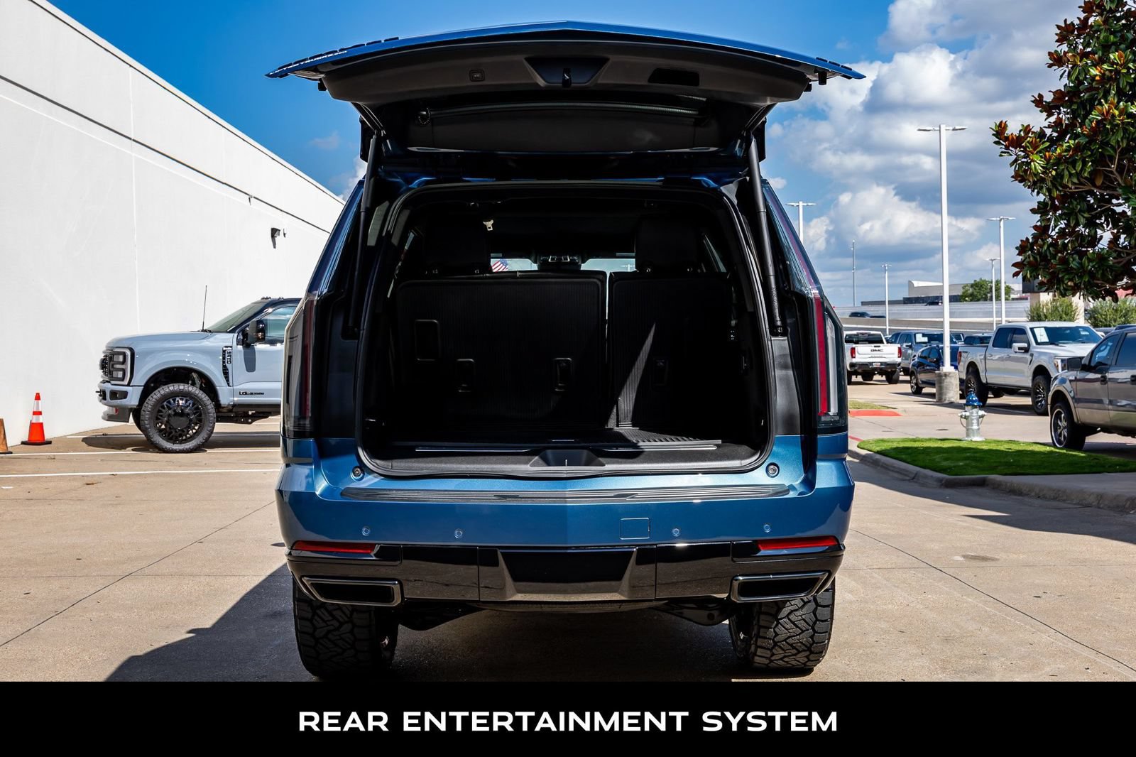 Used 2025 Cadillac Escalade Sport Platinum AWD/4WD image 9
