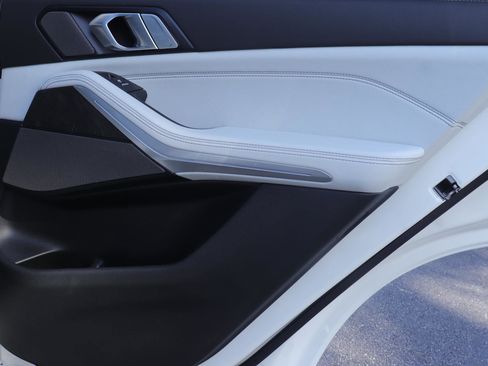 Used 2024 BMW X5 xDrive40i w/ Premium Package image 21