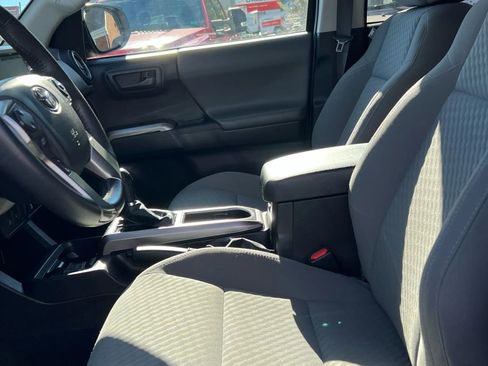 Used 2022 Toyota Tacoma SR5 image 10