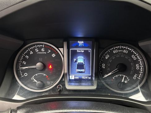 Used 2022 Toyota Tacoma TRD Sport AWD/4WD image 23