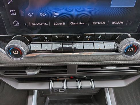 Used 2025 Chevrolet Colorado LT w/ LT Convenience Package RWD image 23