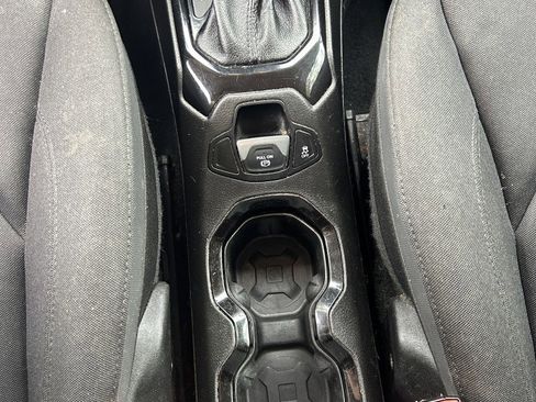 Used 2017 Jeep Renegade Altitude image 11