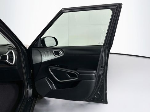 Used 2025 Kia Soul LX w/ LX Technology Package FWD image 30