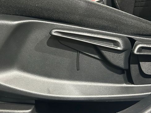 Used 2024 Honda HR-V LX image 36