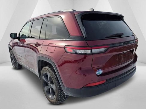 Used 2022 Jeep Grand Cherokee Altitude image 5