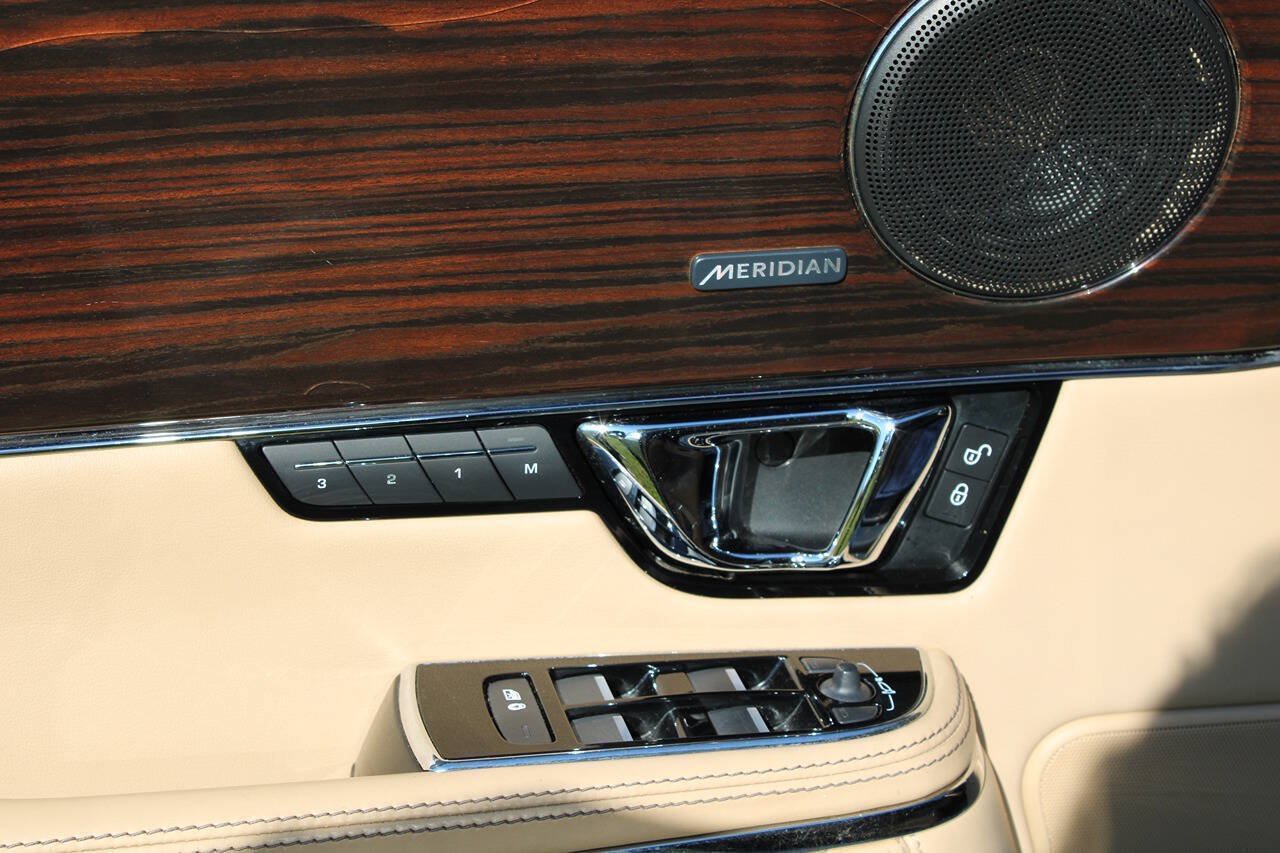 Used 2014 Jaguar XJ L Portfolio RWD image 15
