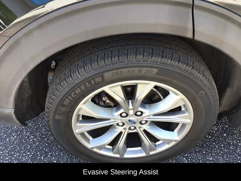 Used 2022 Ford Explorer XLT w/ Equipment Group 202A AWD/4WD image 14