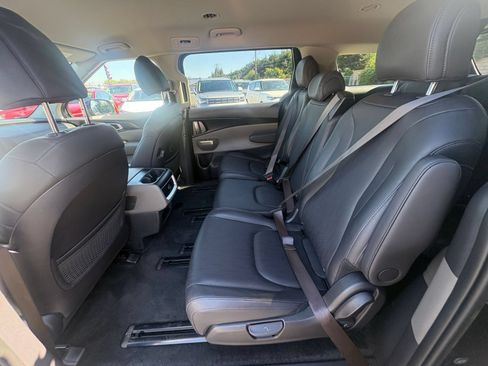 Used 2026 Kia Carnival FWD image 23