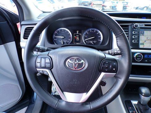 Used 2016 Toyota Highlander XLE image 10