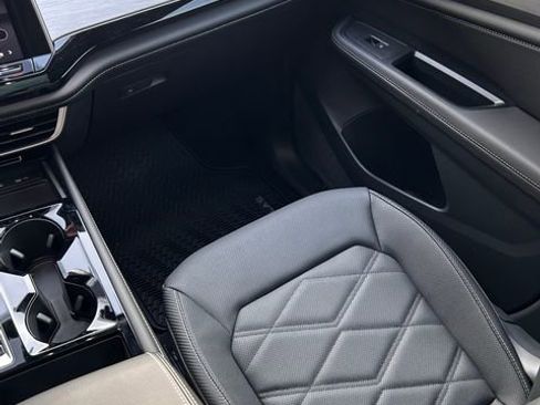 New 2026 Volkswagen Atlas Cross Sport SE image 12