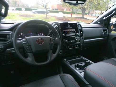 Used 2024 Nissan Titan PRO-4X w/ Pro-4x Convenience Package image 32