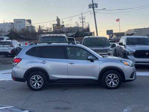 Used 2022 Subaru Forester Premium w/ Popular Package #1 image 6