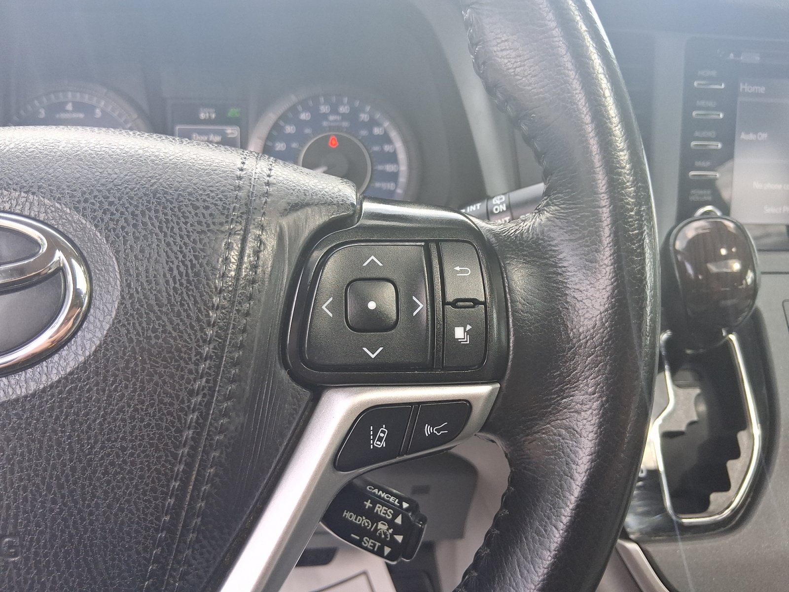 Used 2020 Toyota Sienna XLE w/ XLE Navigation Package FWD image 21