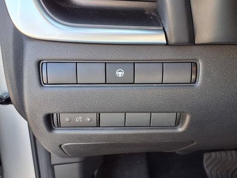 Used 2023 Nissan Rogue SV FWD image 14