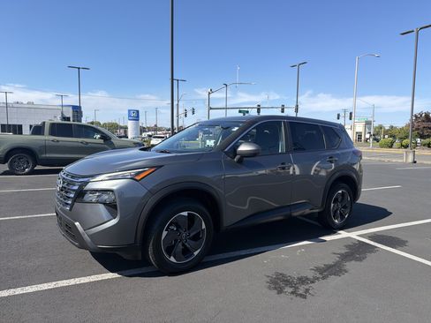 Used 2025 Nissan Rogue SV AWD/4WD image 6