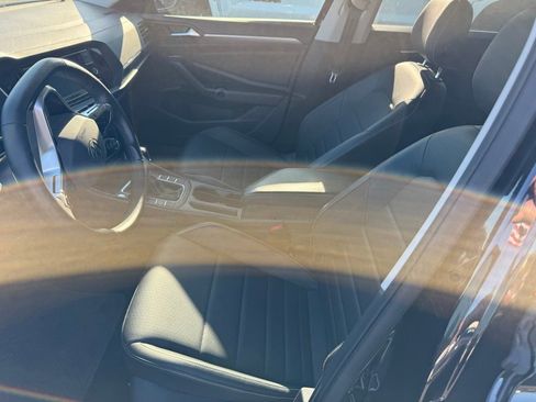 Used 2024 Volkswagen Jetta SE image 5