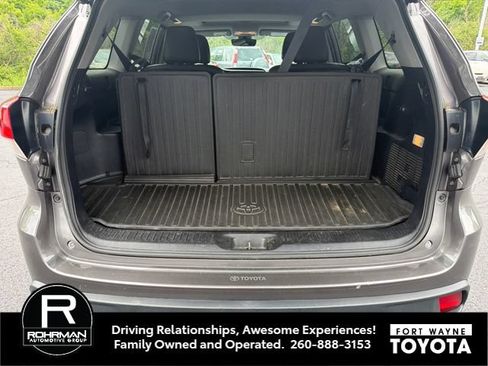 Used 2019 Toyota Highlander SE AWD/4WD image 10