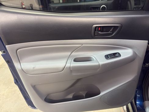 Used 2014 Toyota Tacoma 4x4 Double Cab image 25