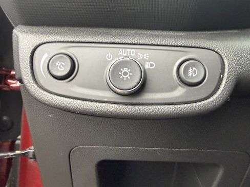 Used 2023 Chevrolet TrailBlazer RS w/ Sun and Liftgate Package image 29