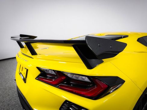 Used 2025 Chevrolet Corvette Stingray Coupe image 9