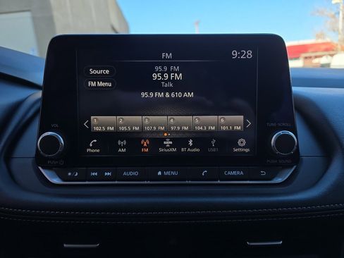 Used 2024 Nissan Rogue SV image 16