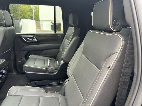 Used 2023 Chevrolet Suburban Premier AWD/4WD image 7