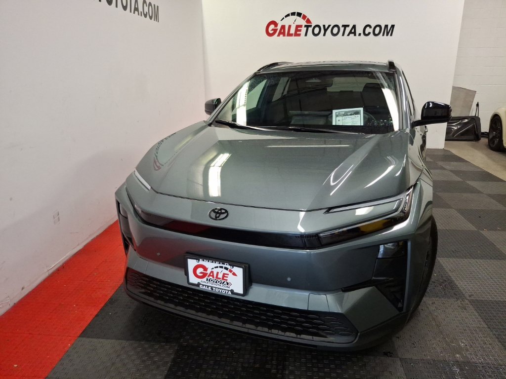 Used 2026 Toyota C-HR AWD/4WD image 3