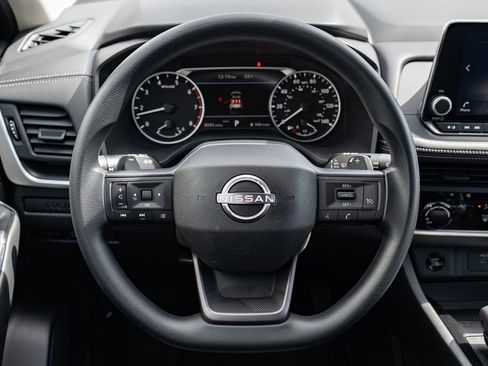 Used 2025 Nissan Rogue S image 12