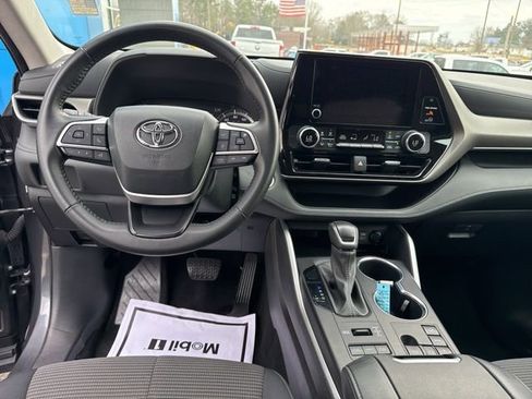 Used 2024 Toyota Highlander LE image 23