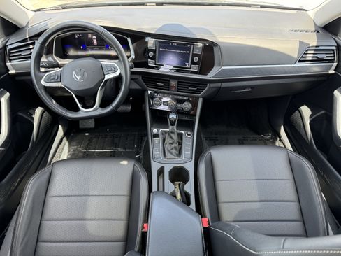 Certified 2023 Volkswagen Jetta SE w/ Panoramic Sunroof Package FWD image 33