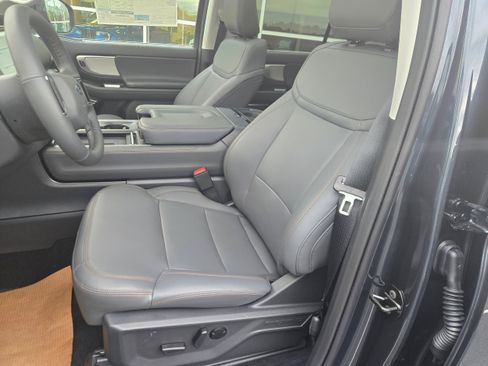 New 2025 Ford Expedition Active image 18