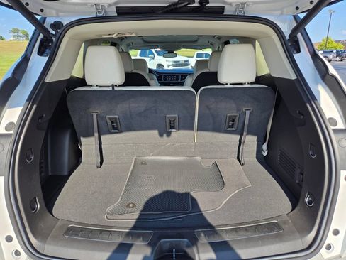 Used 2023 Buick Enclave Essence w/ Experience Buick Package FWD image 18