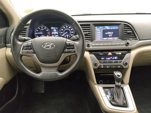 Used 2018 Hyundai Elantra Value Edition FWD image 22