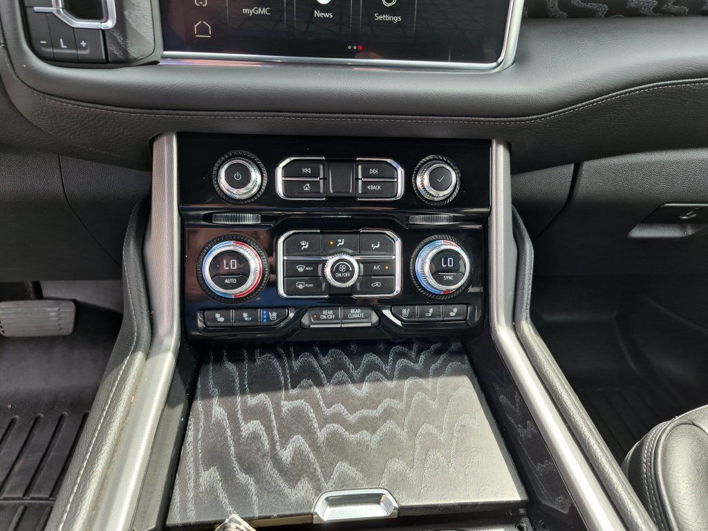 Used 2023 GMC Yukon XL Denali AWD/4WD image 24