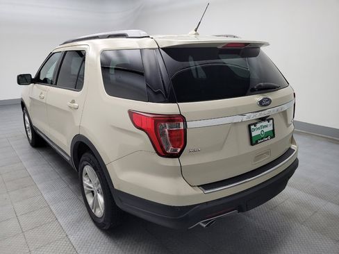 Used 2018 Ford Explorer XLT w/ Equipment Group 201A image 5